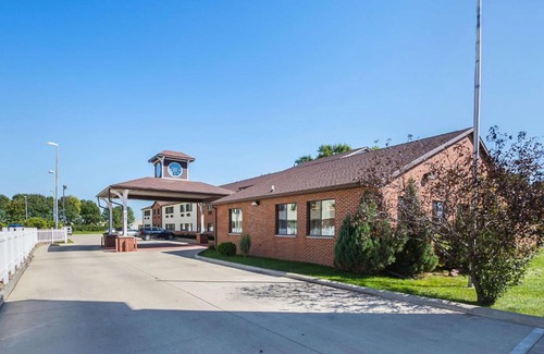 Waterloo Hotel | Motel 6-Waterloo, IA - Crossroads Mall - Cedar Falls