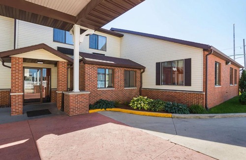 Waterloo Hotel | Motel 6-Waterloo, IA - Crossroads Mall - Cedar Falls