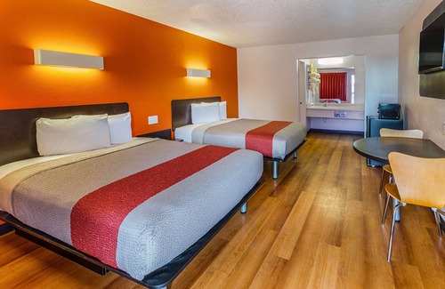 Waxahachie Hotel | Motel 6 Waxahachie, TX