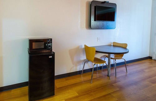 Waxahachie Hotel | Motel 6 Waxahachie, TX