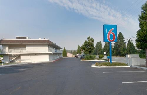 Weed Hotel | Motel 6 Weed - Mount Shasta
