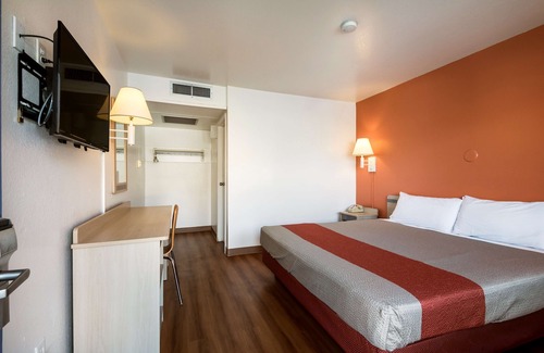Wendover Hotel | Motel 6 Wendover, UT