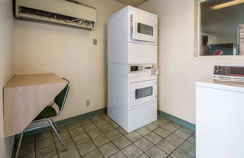 Wendover Hotel | Motel 6 Wendover, UT