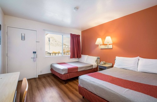 Wendover Hotel | Motel 6 Wendover, UT