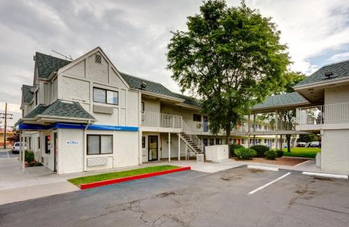 Arvada Plaza Area Hotel | Motel 6-Wheat Ridge, CO - West - Denver North