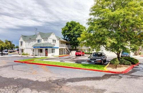 Arvada Plaza Area Hotel | Motel 6-Wheat Ridge, CO - West - Denver North
