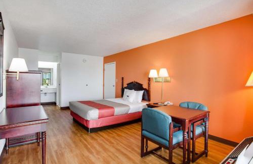White House Hotel | Motel 6-White House, TN
