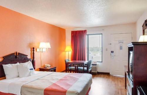 White House Hotel | Motel 6-White House, TN