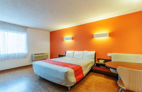 Wisconsin Rapids Hotel | Motel 6-Wisconsin Rapids, WI