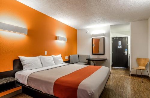 York Hotel | Motel 6-York, NE