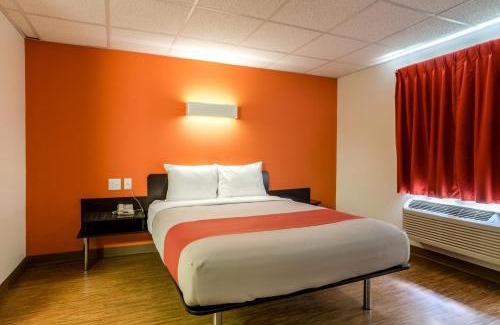 York Hotel | Motel 6-York, NE