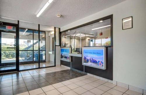 York Hotel | Motel 6-York, PA