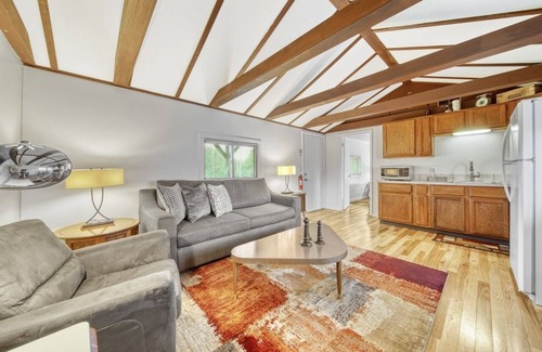Fennville Apartment | Motel Apartment F