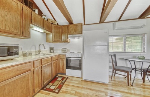 Fennville Apartment | Motel Apartment F