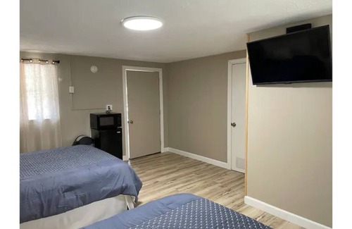 Gilbertsville Hotel | Motel at Kentucky Lake. The Cozy room.