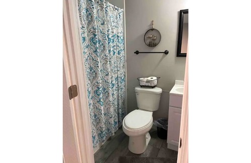 Gilbertsville House | Motel at KY Lake. Seaside Lounge