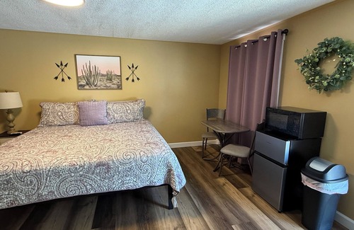 Gilbertsville Hotel | Motel at KY Lake. The Native Dessert