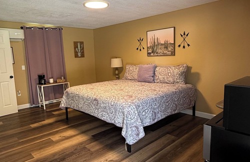 Gilbertsville Hotel | Motel at KY Lake. The Native Dessert