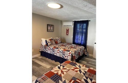 Gilbertsville Hotel | Motel at KY Lake. Stars & Stripes.