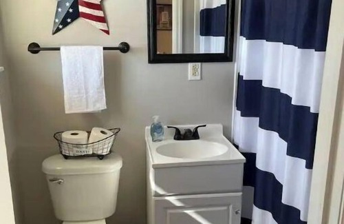 Gilbertsville Hotel | Motel at KY Lake. Stars & Stripes.