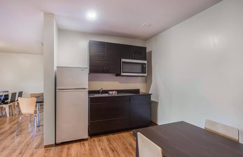 Camrose Hotel | Motel Bo (Camrose)