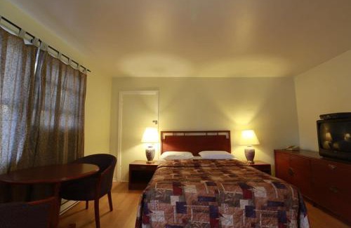 Laval Hotel | Motel Chez Nous