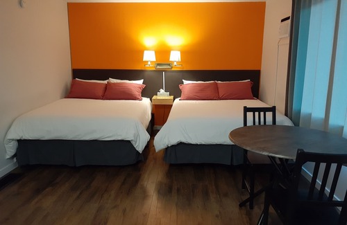 Canoe Hotel | Motel Happy Salmon