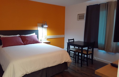 Canoe Hotel | Motel Happy Salmon