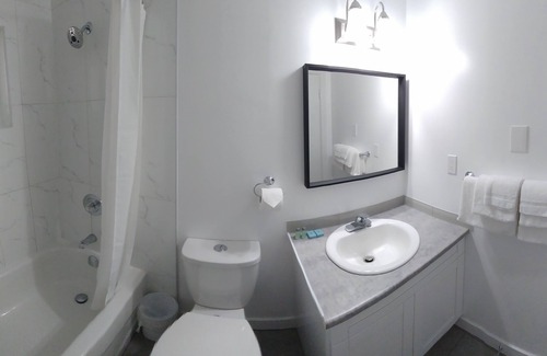 Canoe Hotel | Motel Happy Salmon