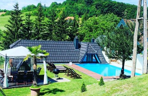 Kaniza Hotel | Motel Heaven