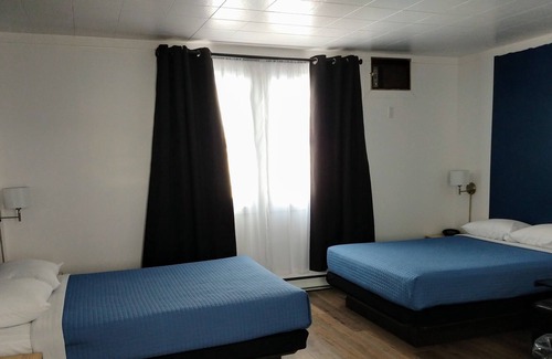 Ste Anne de Beaupre Hotel | Motel Hibiscus