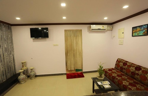 Mapusa Hotel | Motel La Grandeur