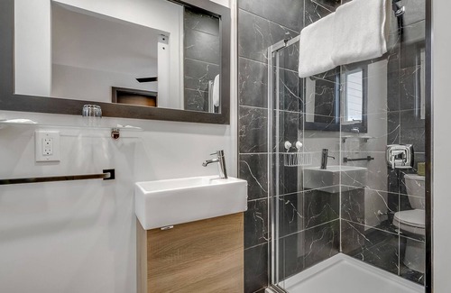 Desjardins Hotel | Motel levis