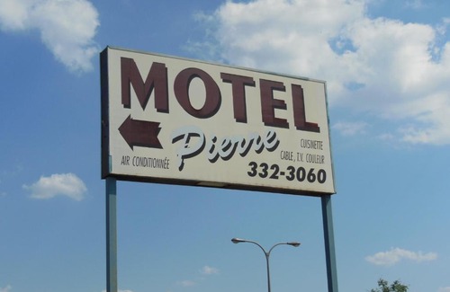 Saint-Laurent Hotel | Motel Pierre