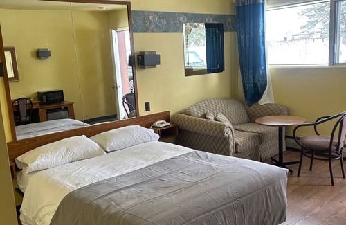 Saint-Hubert Hotel | Motel R-100