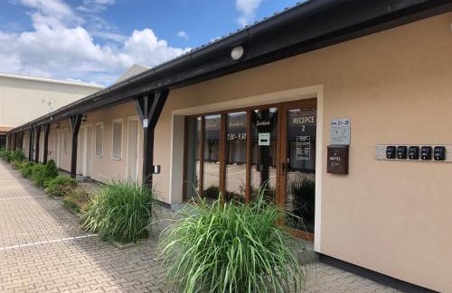 Mlada Boleslav Hotel | Motel R10
