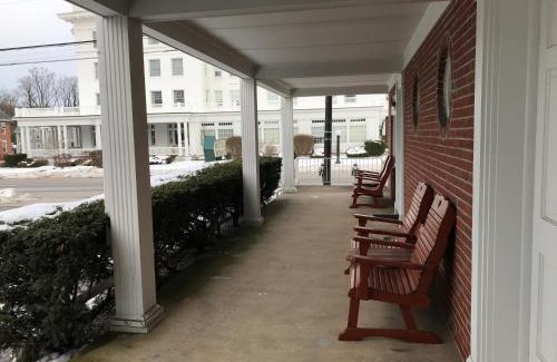 Historic Downtown Bedford Hotel | Motel Town House