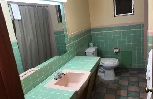 Historic Downtown Bedford Hotel | Motel Town House