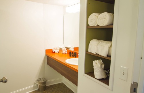Kinston Hotel | Mother Earth Motor Lodge