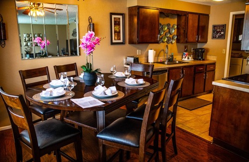 Eagle House | Mother-In-Law Mansion in the Heart of Eagle - 3 bedroom home