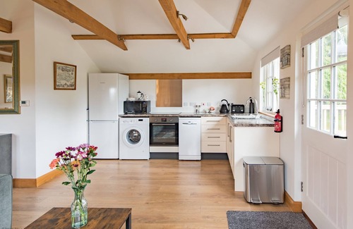 Ewhurst Green Apartment | Motor House Loft - beautiful loft conversion in lovely rural location by Bloom Stays
