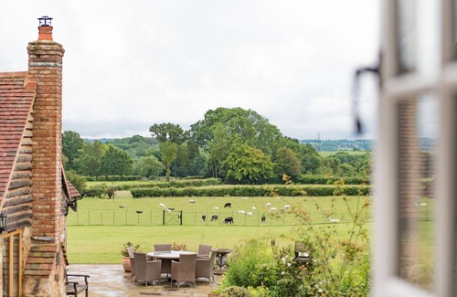 Ewhurst Green Apartment | Motor House Loft - beautiful loft conversion in lovely rural location by Bloom Stays