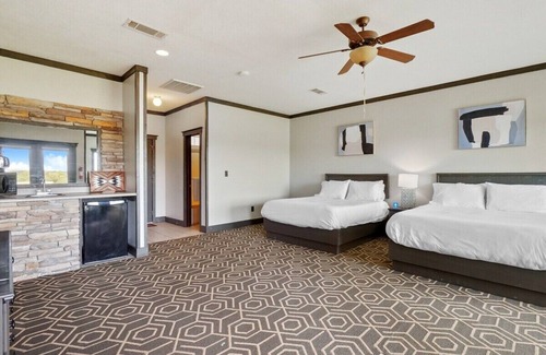 Graford Hotel | MotorBoat Inn Suite 8