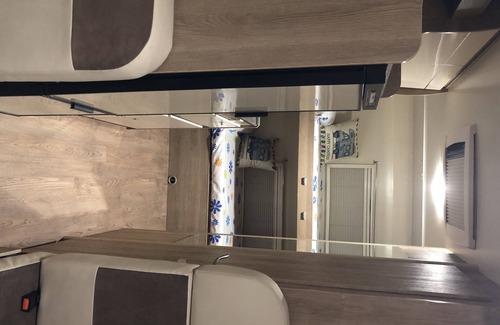 Velilla de San Antonio House | Motorhome rental