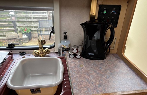 Measham Ski Chalet | Motorhome in Hinckley- Sleeps 3- Pet Friendly