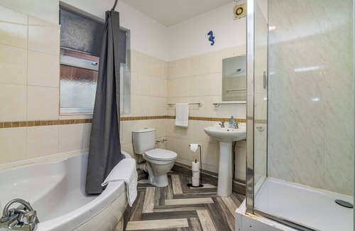 Nottingham House | Motorpoint Arena House - walking distance to Nottingham city centre - sleeps 10