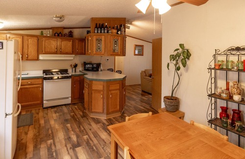 Hayward House | Motorsports Basecamp near lakes and forest