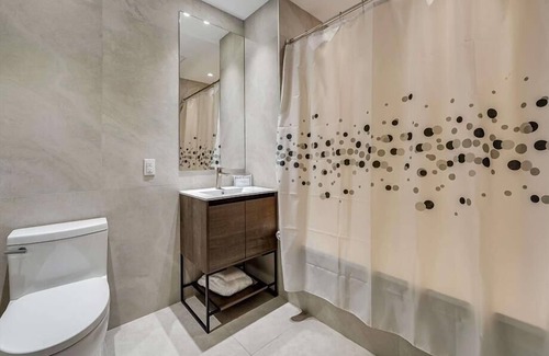Port Morris Hotel | Mott Haven Studio 2K BR | Business Center + Lounge