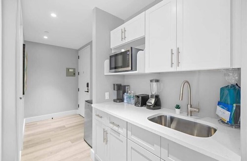 Port Morris Hotel | Mott Haven Studio 2Q Bal BR | Easy access to I-87