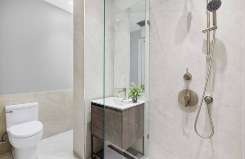 Port Morris Hotel | Mott Haven Studio Q BR | Linens/Towels | near NYC